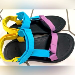 Size 9 color block Teva sandals. Excellent m, like new condition.